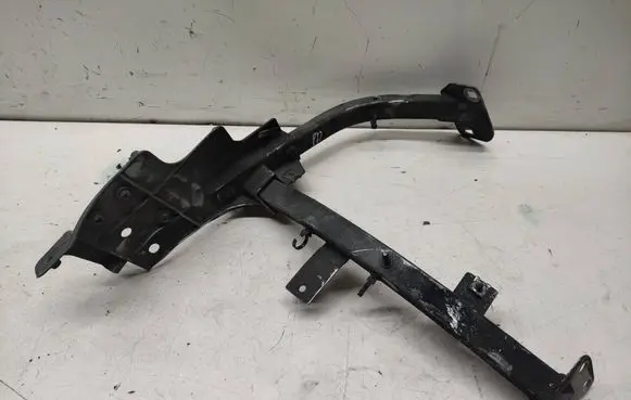Audi A8 S8 D4 4H Fender mounting bracket 4H0821234
