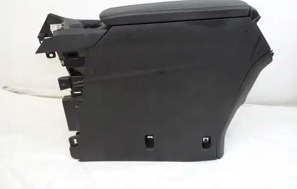 Peugeot 5008 II Center console 