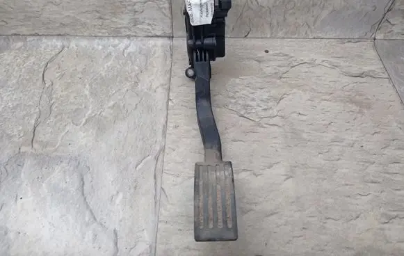 Ford Focus C-MAX Accelerator throttle pedal 3M519F836AF 6PV00864110