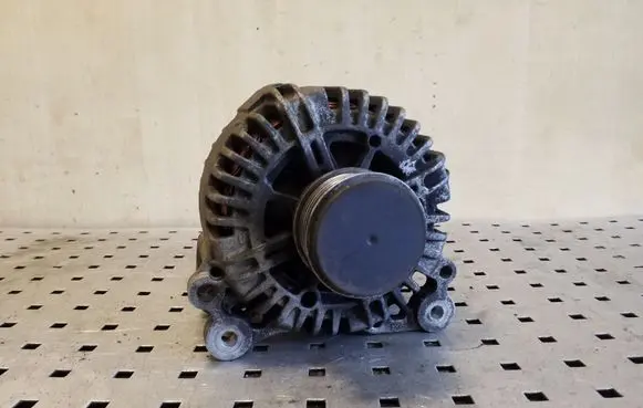 Volkswagen Tiguan Generator/alternator 06F903023C