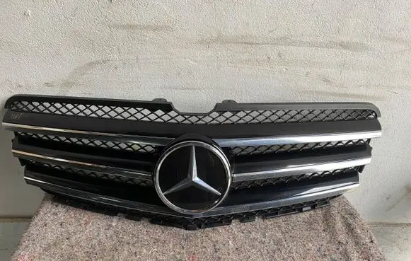 Mercedes-Benz R W251 Front bumper upper radiator grill A2518880060