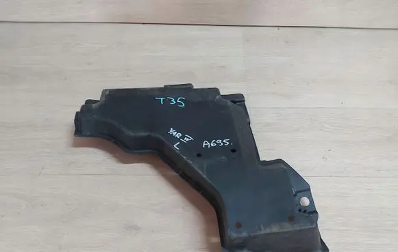 Toyota Yaris XP210 Engine splash shield/under tray 57628-k0010
