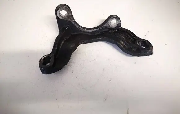 Engine mounting bracket