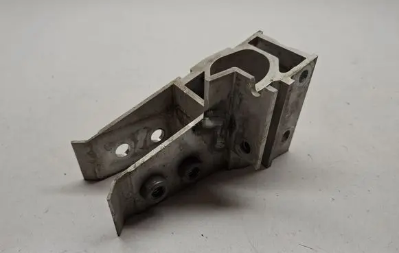 BMW 3 G20 G21 Radiator mount bracket 7422234