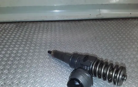 Audi A2 Fuel injector 045130073T