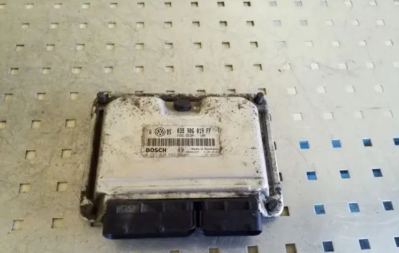 Volkswagen Golf IV Engine control unit/module 038906019FF 0281010662