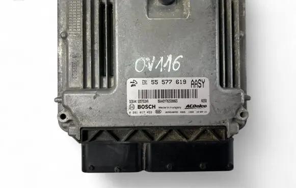 Opel Insignia A Engine control unit/module 55577619 0281017453