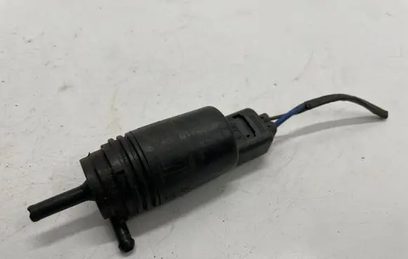 BMW 1 F20 F21 Windscreen/windshield washer pump 8377612
