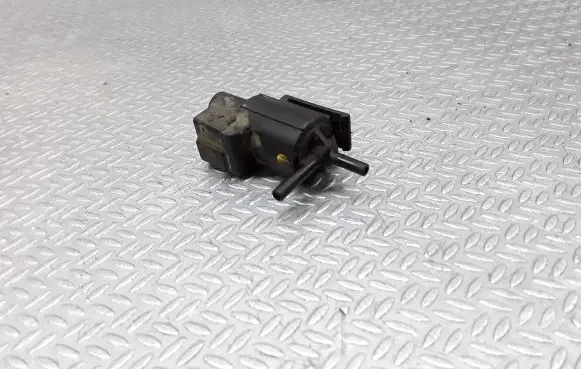 Mitsubishi Pajero Vacuum valve 