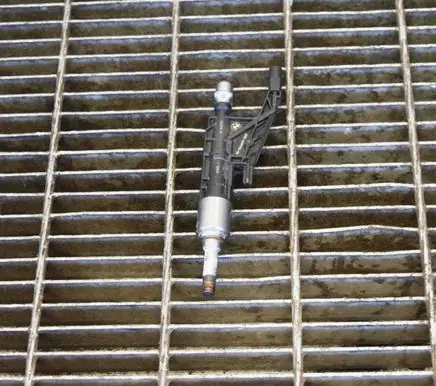 BMW 1 F20 F21 Fuel injector 7639990 0261500539