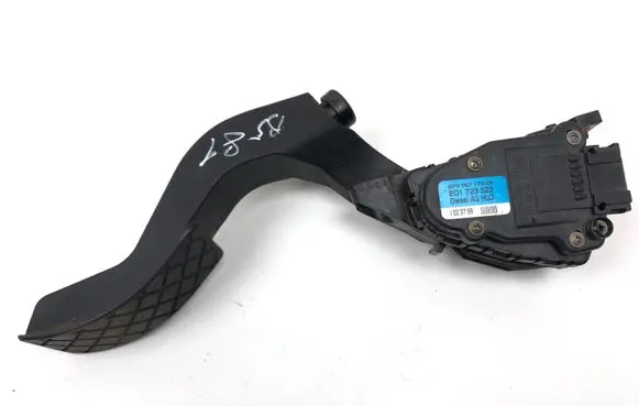 Volkswagen PASSAT B5 Accelerator throttle pedal 8D1723523 6PV00777006