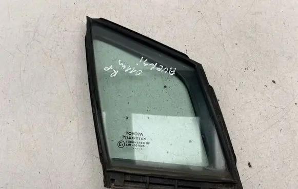 Toyota Avensis T270 Front door vent window glass four-door 43R001605 99001