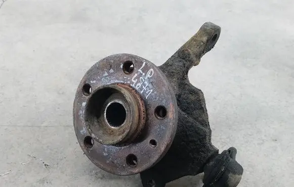 Renault Trafic I Front wheel hub spindle knuckle 