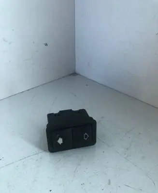 BMW 5 E39 Electric window control switch 8368974