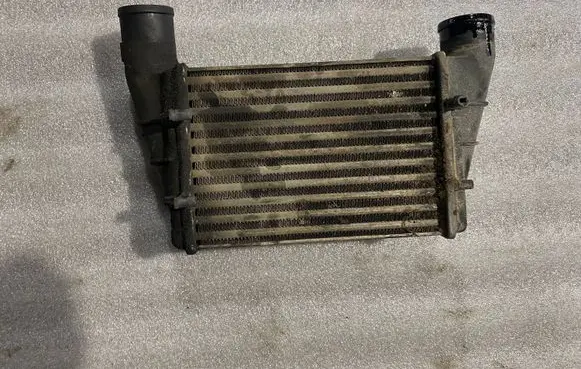 Volkswagen PASSAT B5 Intercooler radiator 058145805A