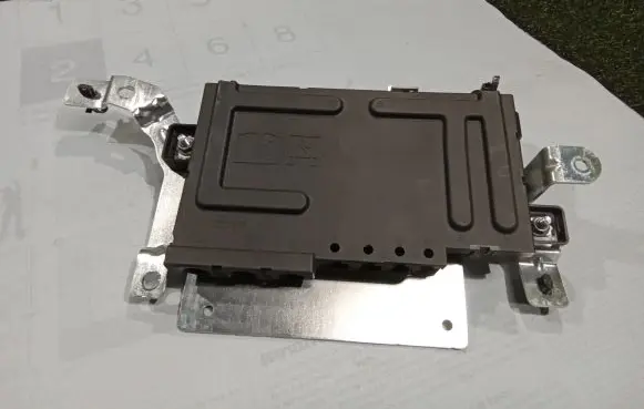 Land Rover Defender Fuse module L8B214A073PB M8B214A004PA