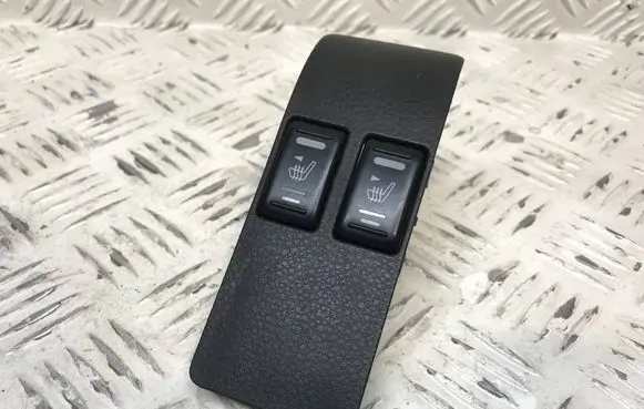 Nissan X-Trail T30 Seat heating switch 68486EQ000