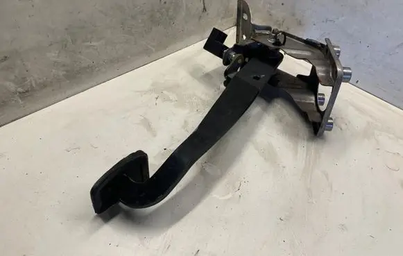 Hyundai Santa Fe Brake pedal C01BJNK