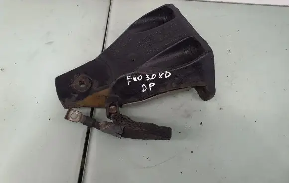 BMW 5 E60 E61 Engine mounting bracket 22116771070 6771072