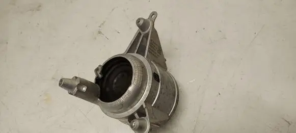Mercedes-Benz E W214 Engine mount bracket A2062400001