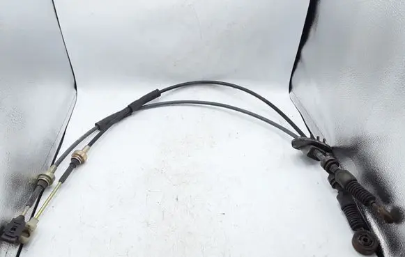Hyundai Tucson JM Gear shift cable linkage 437942G010