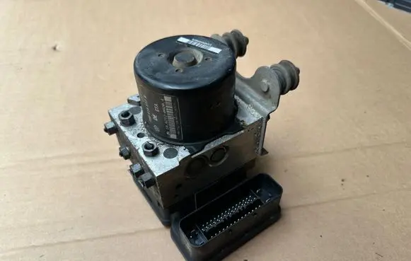 Volkswagen Transporter - Caravelle T5 ABS Pump 7H0614517B 7H0907379R