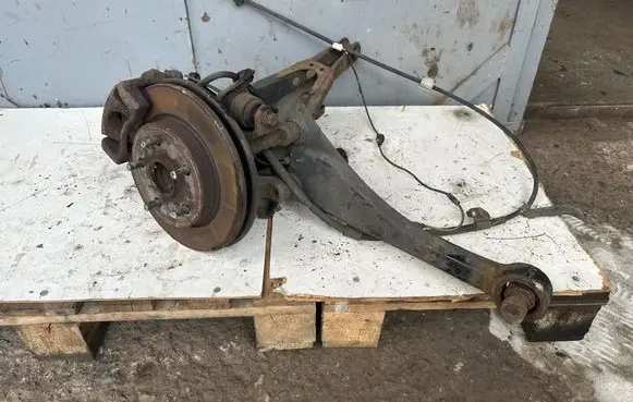 Toyota Auris E180 Rear wheel hub spindle/knuckle