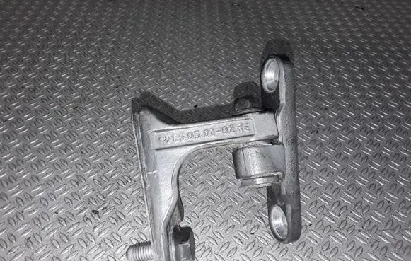 Mercedes-Benz S W220 Rear door lower hinge ES0502