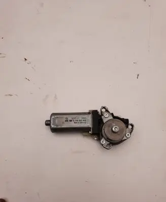 Mercedes-Benz C W204 Seat adjustment motor 0390203002
