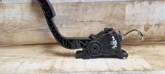 Renault Twingo II Accelerator throttle pedal 6PV00908504 8200426241