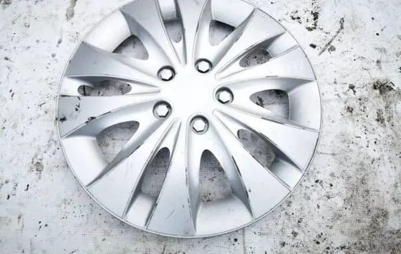 Toyota Corolla E120 E130 R15 wheel hub/cap/trim 