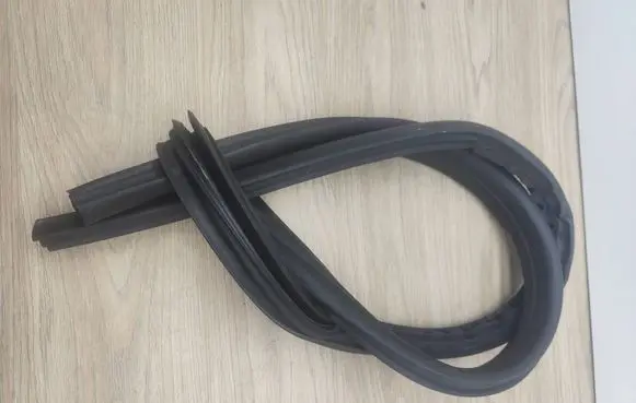 Volvo C70 Rubber seal front coupe door 31256242