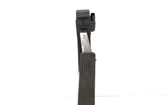 Accelerator throttle pedal