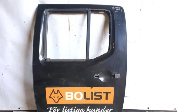 Nissan Navara Rear door