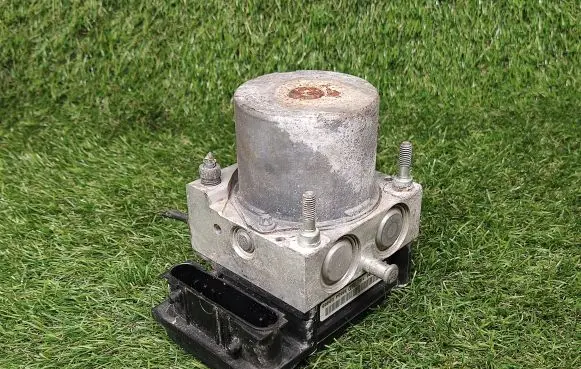 Toyota Avensis T250 ABS Pump 4451005040