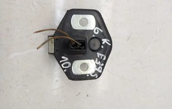 BMW 5 E39 Rear door lock loop/hook striker 8176350