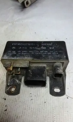 Mercedes-Benz E W211 Glow plug pre-heat relay 0285454032