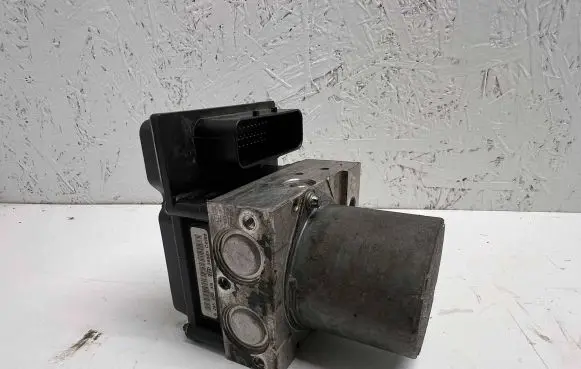 BMW 5 E60 E61 ABS Pump 6766226 6766227 34516766226