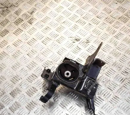 Toyota Yaris Engine mount bracket