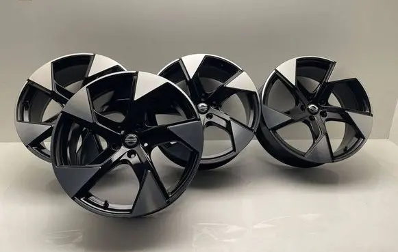 Volvo EX90 R22 alloy rim 32134889