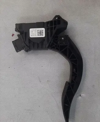 Audi Q7 4M Accelerator throttle pedal 8W1723523