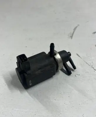Audi A4 S4 B6 8E 8H Turbo solenoid valve 8D0906627 72190332