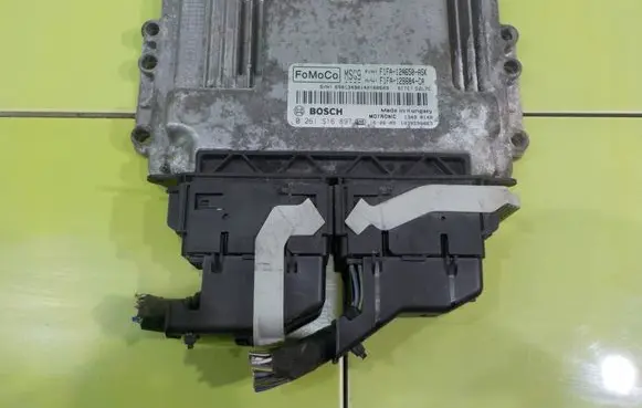 Ford Focus Engine control unit/module F1FA12A650ASK XP213