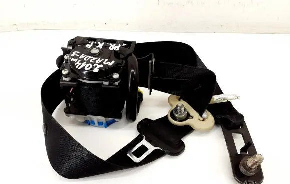Mazda 3 II Front seatbelt TKAH2EH958