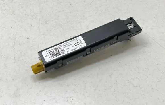 Volkswagen Touran III Aerial antenna amplifier 5TA035577 031135H931