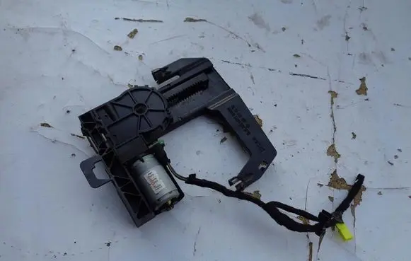 Mercedes-Benz ML W164 Seat adjustment motor A0009700026