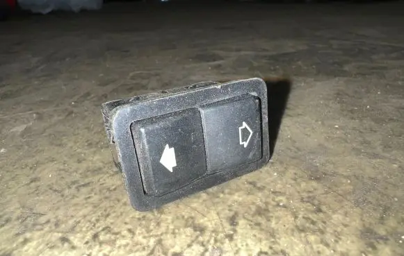 BMW 5 E39 Electric window control switch 8368974