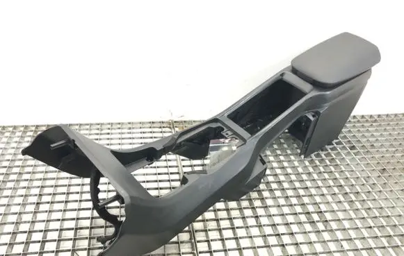 Volvo V40 Center console 01302307