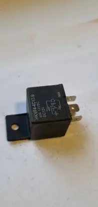 Volkswagen PASSAT B6 Other relay HKVF44C12B