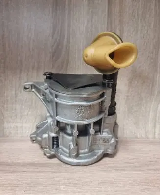 Volkswagen Touran III Oil pump 05E145208D